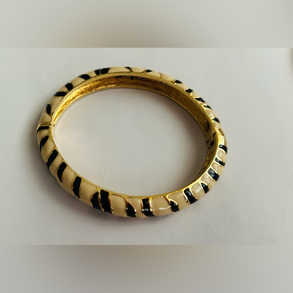New Two Kenneth Jay Lane Signed Enamel Bangle Bracelets Giraffe Zebra Print - Picture 4 of 16
